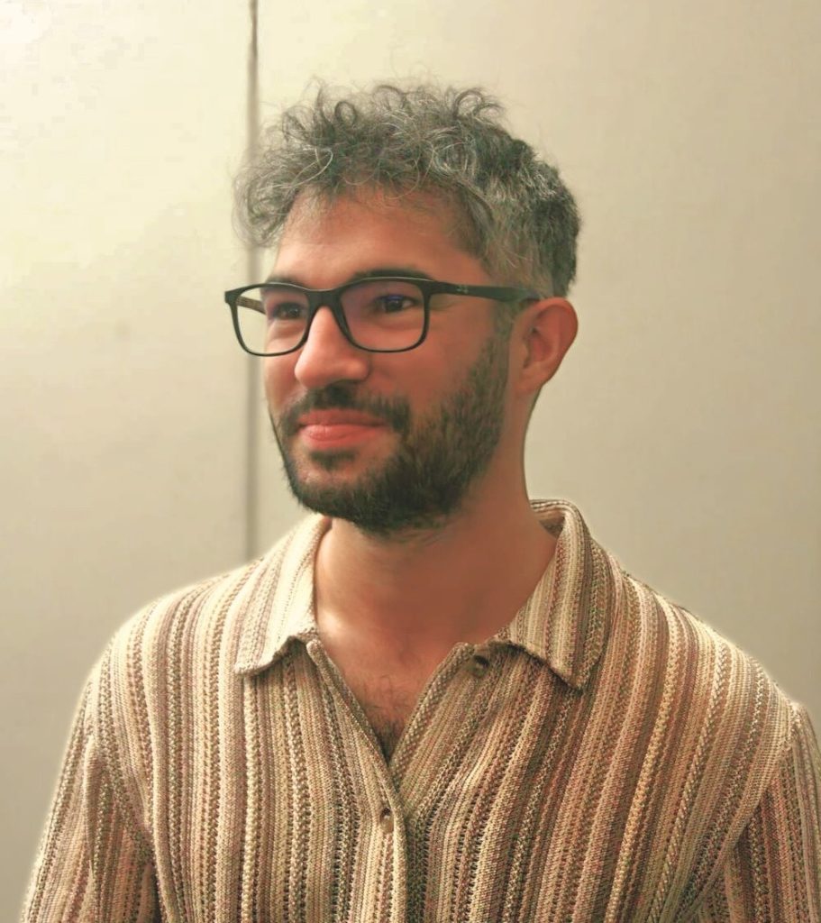 photo de julien qui sourit